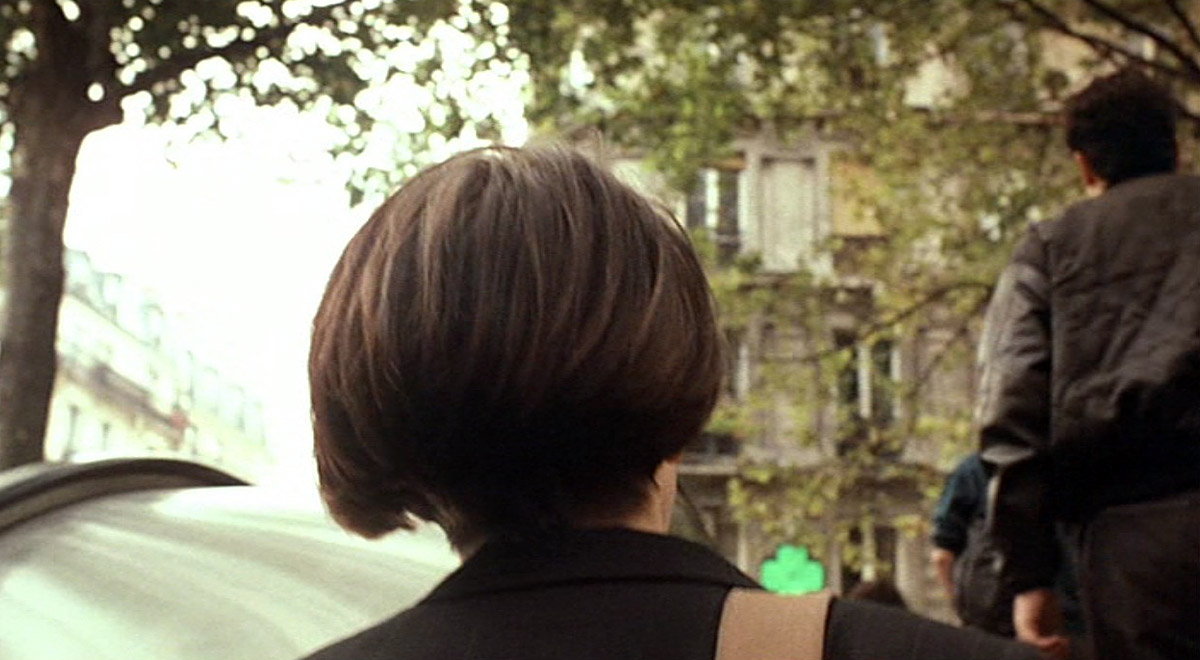 Film Bleu : Julie sort du métro