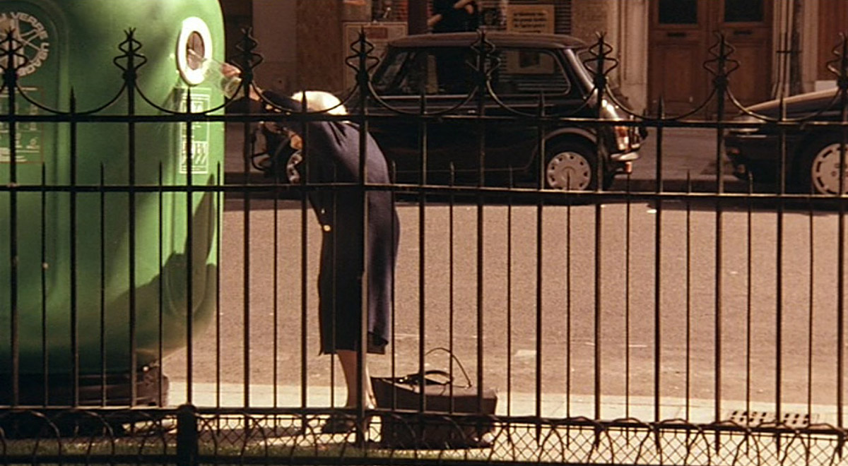Film Bleu : Julie ne voit pas la vieille dame
