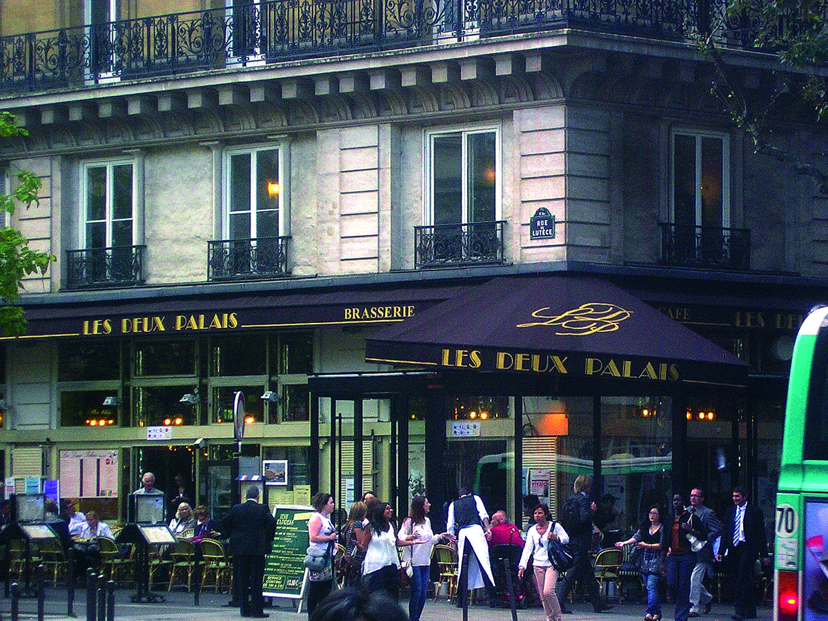 Le café Les Deux Palais