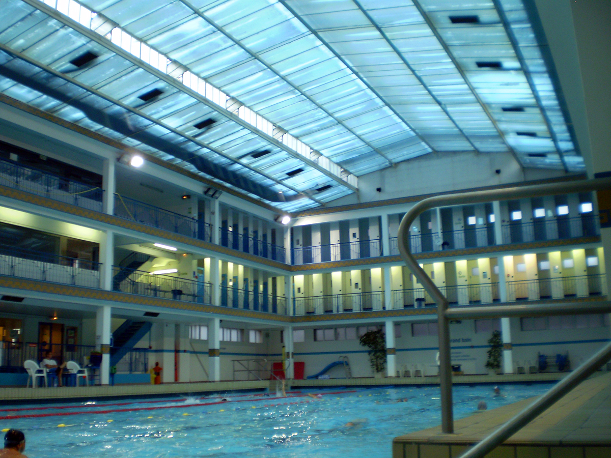 Intérieur de la piscine Pontoise